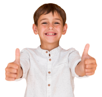 Niño sonriendo con los pulgares arriba
